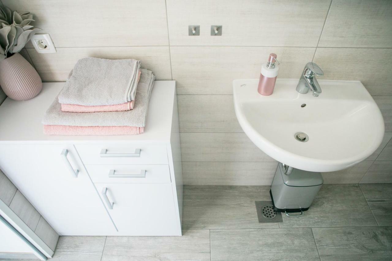 Sweet Stay Roznik Apartment Lubiana Esterno foto