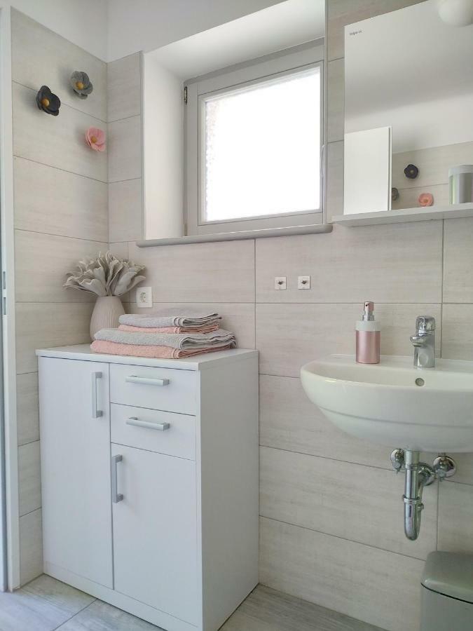 Sweet Stay Roznik Apartment Lubiana Esterno foto